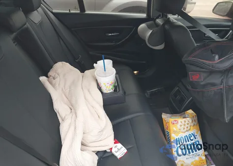 2018 BMW 320I z USA, uszkodzony, nr VIN WBA8A9C55JK623242